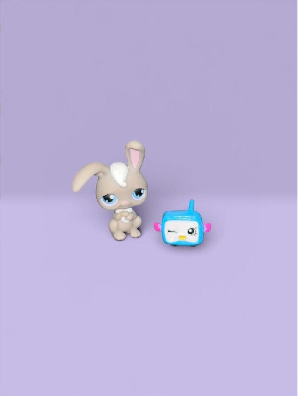 Littlest Pet Shop Bunny Gray White #14 LPS with Shopkins TV Accessory